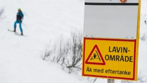 Betydande lavinrisk i Abisko/Riksgränsfjällen och Kebnekaisfjällen, förväntas stiga till hög lavinrisk på fredag