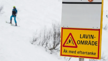 Betydande lavinrisk i Abisko/Riksgränsfjällen och Kebnekaisfjällen, förväntas stiga till hög lavinrisk på fredag
