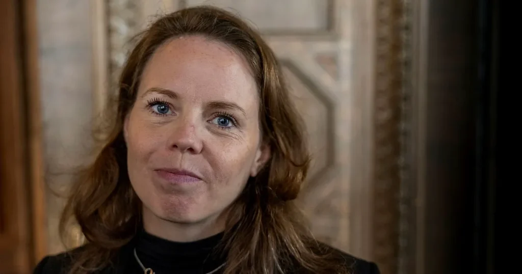 V-ilska efter SD-toppens kritik mot hbtq-träffar på öppna förskolan