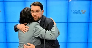 Alex Schulman: Jimmie Åkesson framstår nu som den mest sympatiske partiledaren