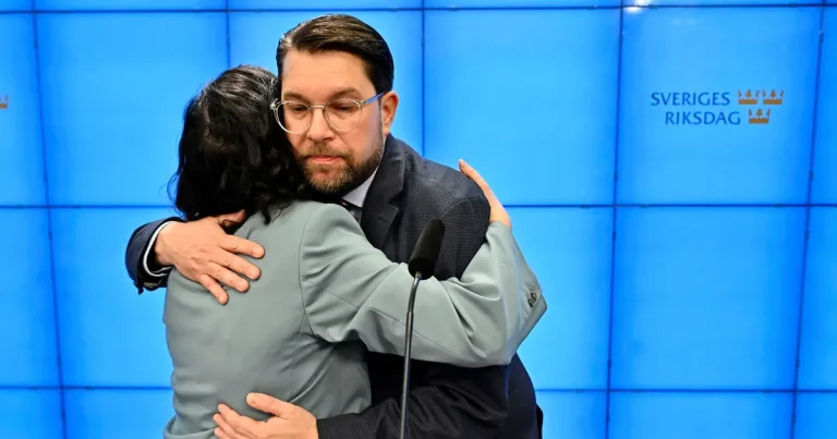 Alex Schulman: Jimmie Åkesson framstår nu som den mest sympatiske partiledaren