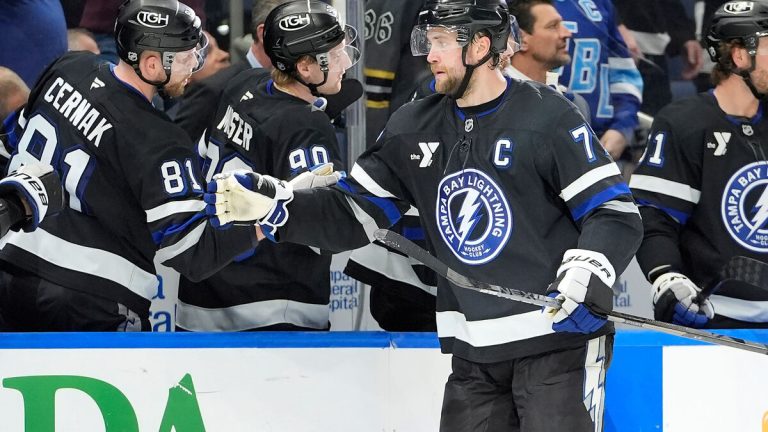 Victor Hedman tar tillfällig paus från ishockeyn av personliga skäl