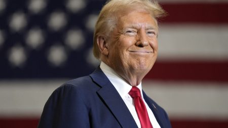 Samlaromynt med Donald Trumps porträtt godkänt