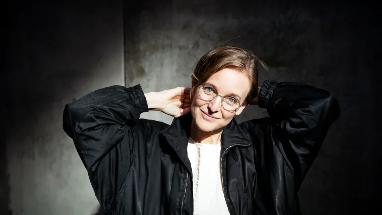 Alma Lindé kommer att färdigställa pjäsen först efter valet