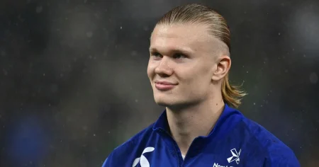 Fotbollsstjärna köpte Norges dyraste bok – skänker till hemkommunen