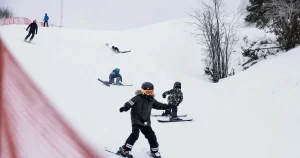 Påskhelgen blir mulen och kall – med risk för hårda vindbyar