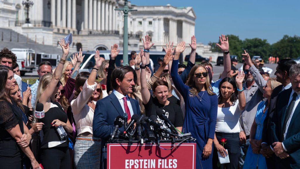 Sex Epstein-offer stämmer amerikanska staten angående justitiedepartementets frisläppande av dokument