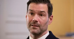 Hårdare tag för utlänningar som ska tvångsutvisas