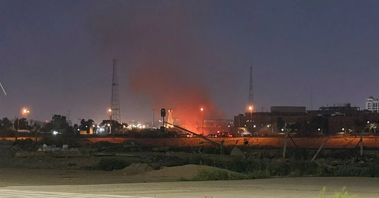 Flera attacker i Bagdad – diplomatbyggnad i brand