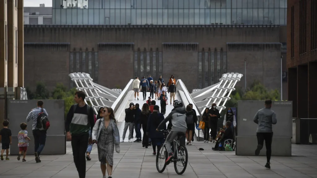 Svenska: Utländska turister kan komma att avgiftsbeläggas på brittiska museer