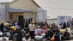 Tusentals afghaner flyr Iran: Inget skydd