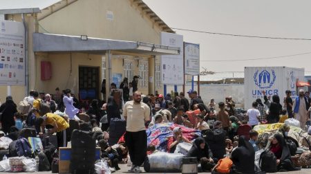 Tusentals afghaner flyr Iran: Inget skydd