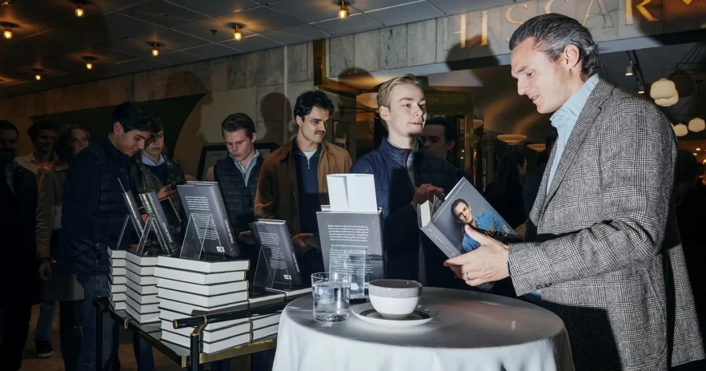 Ernstberger skrev över bokrättigheter till närstående – konkursbo ingrep