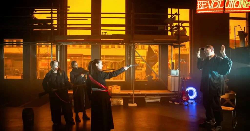 ”Les misérables” gör de eviga frågorna levande i Vällingby centrum