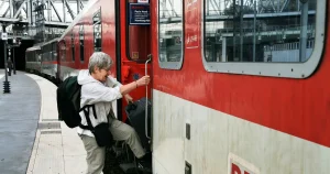 Svenskar tågluffares passnummer säljs efter dataintrång