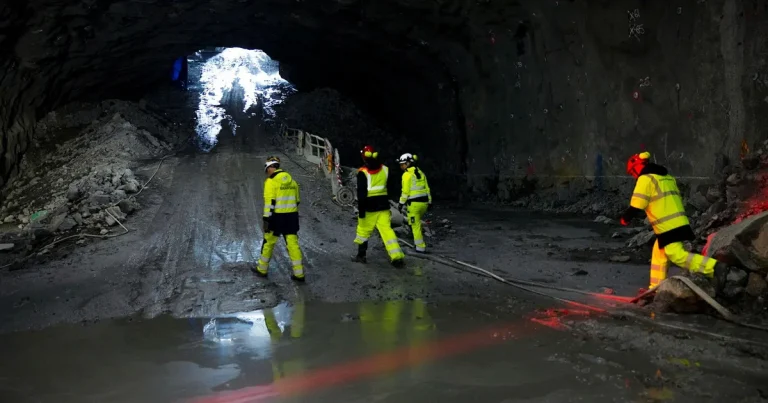 Arbete med nya tunnelbanan stoppas – risk för liv och hälsa