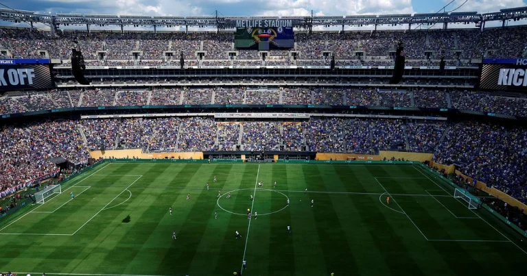 Sverige kan bli klart för fotbolls-VM – så blir mästerskapet