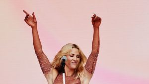 Molly Sandén ger sig ut på sommarturné genom Sverige och Norge