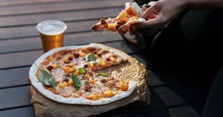 Nadia Jebril: Mitt liv som pinne – konsten att njuta av att äta i ensamhet