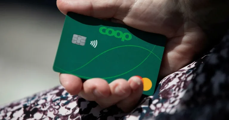 Tonåring lurade äldre kvinna på 190 000 kronor