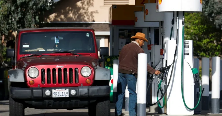 Bensinpriset kan straffa Trump: ”Den stora akilleshälen”