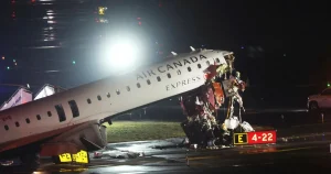 Minst två döda efter flygplanskrock i New York