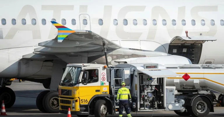 Flygpriserna kan fortsätta stiga – bränslet rekorddyrt