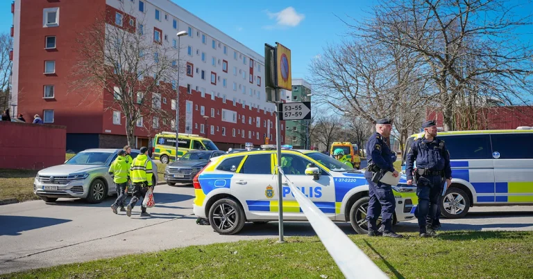 Man hittad skjuten söder om Stockholm