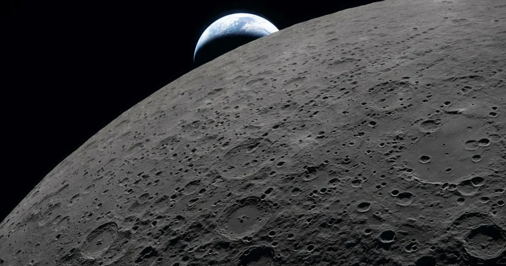 Första bilderna från månens baksida