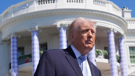 Trump säger att hela Iran kan slås ut över en natt och det kan hända imorgon