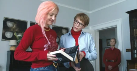 Generationsgap och främlingskap när familjer drabbar samman