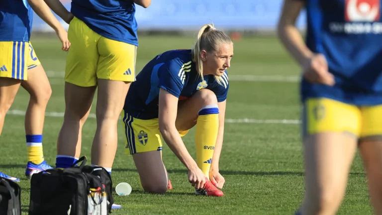 Stina Blackstenius blir Sveriges lagkapten i Asllanis frånvaro