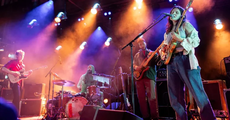 Oväntad höjdpunkt när Big Thief fyller Banankompaniet