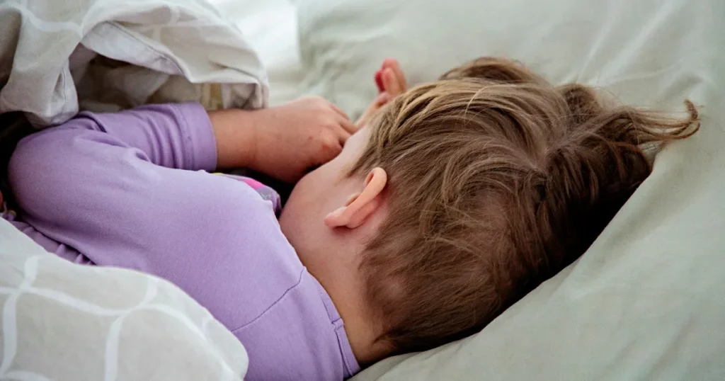 Råden kring ungas sömn: Undvik skärm i sovrummet