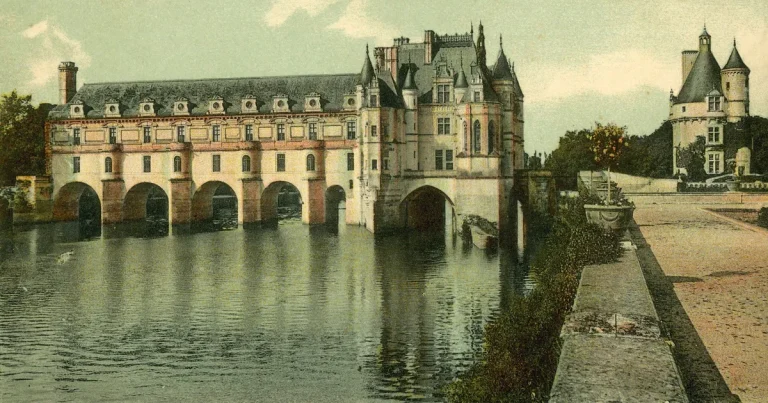 Magisk essä om hänsynslösa maktstrider, skandaler och benknotor