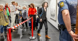 Klimataktivisten Isabelle deltog i protest – nekades medborgarskap i Sverige