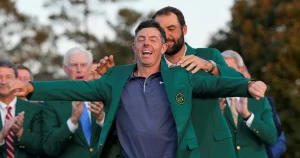 Bara vinnaren får ta hem den gröna kavajen – i ett år