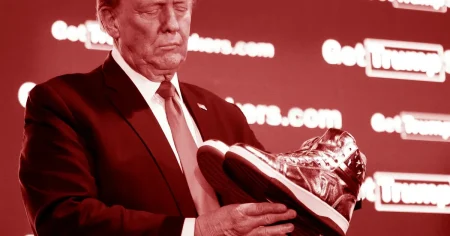 Ledare: Vill du bli riktigt rik – bli politiker i ytterhögern