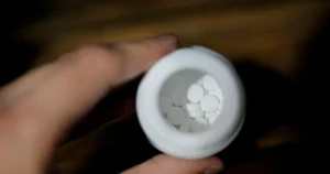 Fystränare i elitklubb står åtalad för dopningsbrott