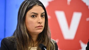 Frågan som hemsöker V – Fast i den hela tiden