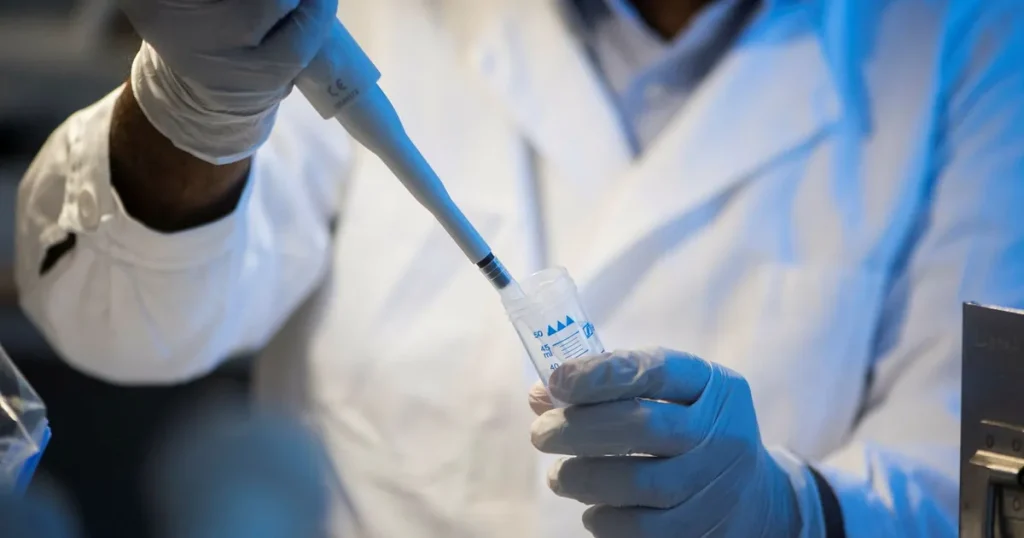 Så påverkas vi av kläderna vi bär – ”presterar bättre i labbrock”