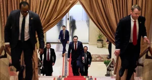 Ödesmötet pågår – låst läge i fredsförhandlingarna