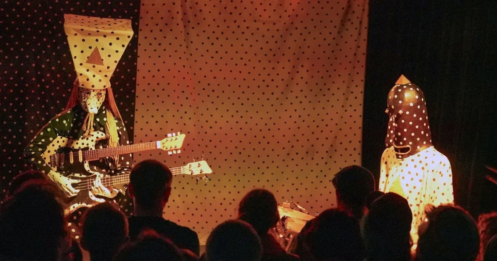 Po Tidholm: De välter internet – med gungande näsor och riktigt bra musik