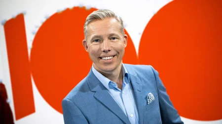 Sveriges Radio-veteranen Mårten Arndtzén lämnar efter 30 år för att ansluta sig till Henrik Jönssons högermedieplattform 100%