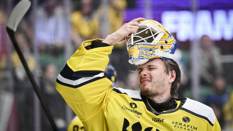 Tre Kronor överkörda av Finland, slutar sist