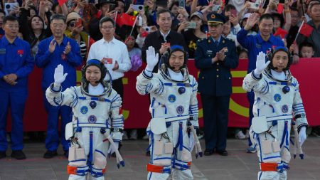 Kina förbereder sig för månuppdrag och skickar tre astronauter
