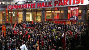 Turkisk polis stormar CHP:s huvudkontor i Ankara