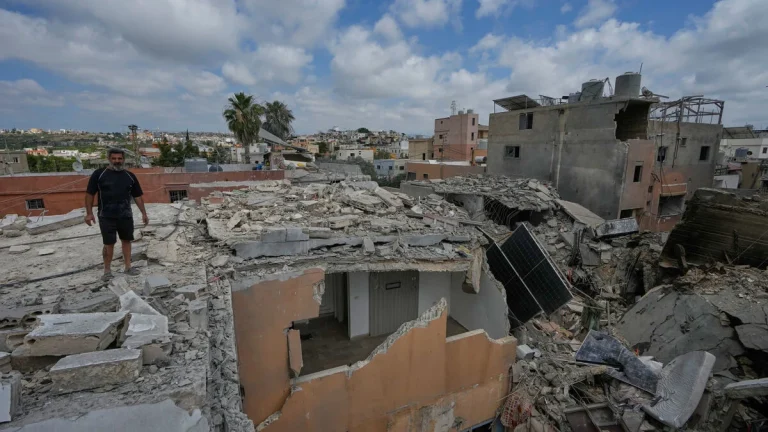 Över 30 dödade i israeliska attacker i södra Libanon