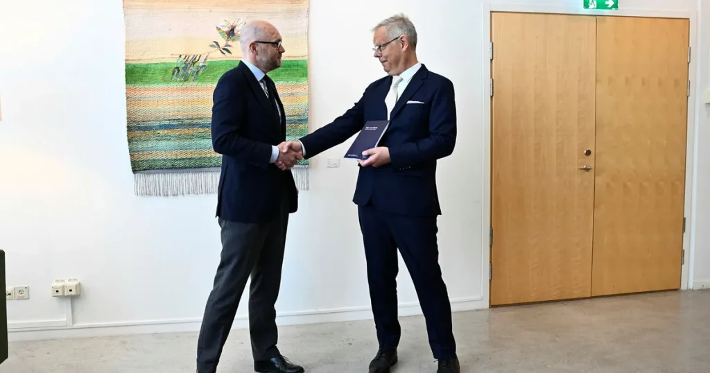 Utredaren: Utredningen skulle överlämnas på pressträff – planerna ställdes in
