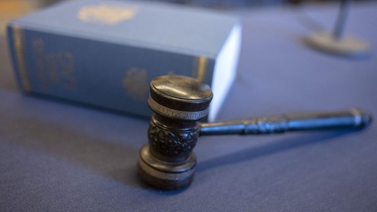 Kvinna beskriven som god hustru bedrog äldre man på miljoner